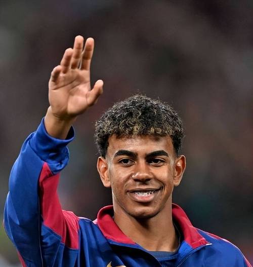 喜多川海梦cos《丝之歌》大黄蜂手办 性感身姿展示