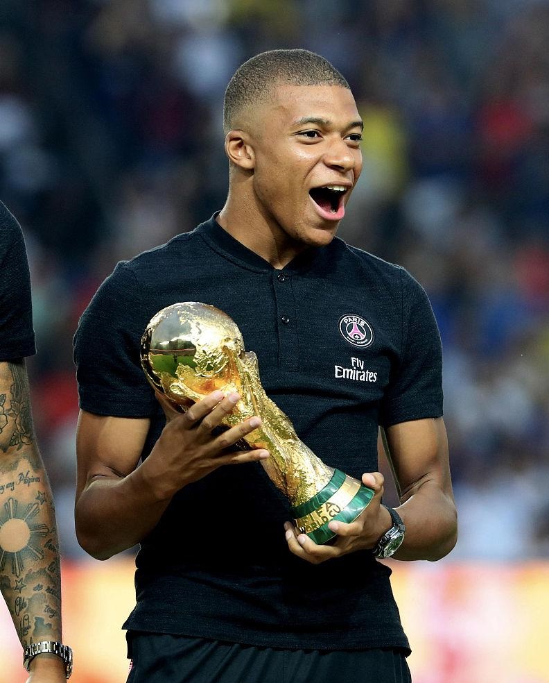 那不勒斯连扳两城2-2维罗纳，麦克托米奈、迪洛伦佐破门